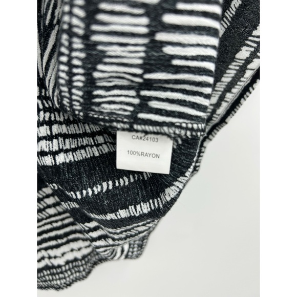 Red Coral Black White Abstract Striped Print Tee Blouse - Picture 5 of 6